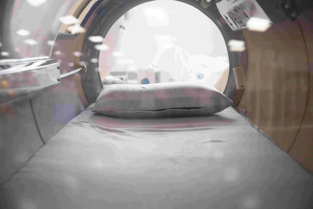 Soft chamber zipped and pressurised for a session